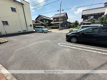 滋賀県愛知郡愛荘町愛知川[1K/27m2]の駐車場