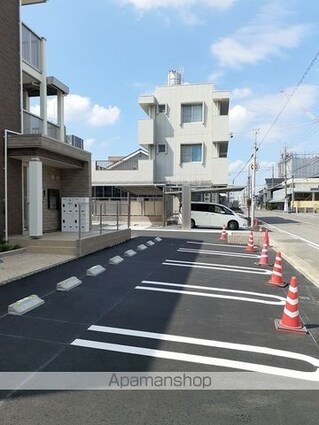愛知県一宮市大宮２丁目[1K/30.42m2]の駐車場2