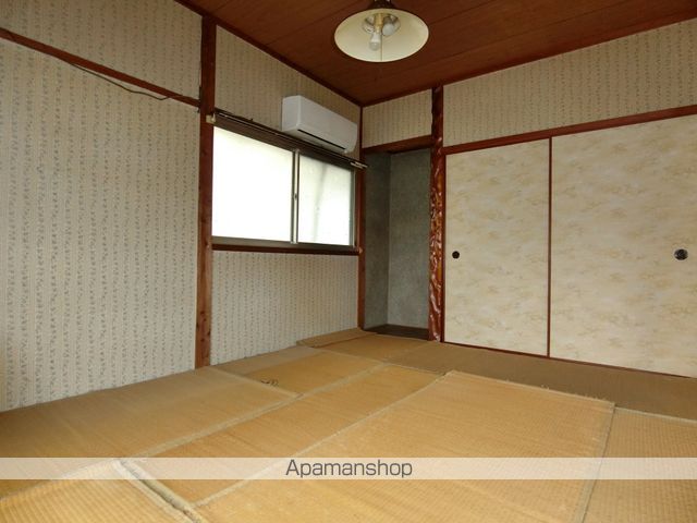 大坪貸家西側の内装写真
