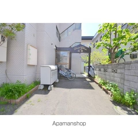 ルナグランス山鼻の玄関写真