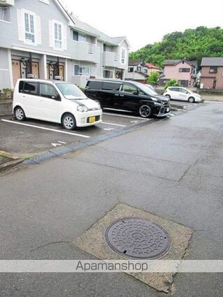 和歌山県和歌山市井辺[2LDK/51.79m2]の駐車場