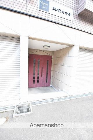 エレガンスコートの玄関写真