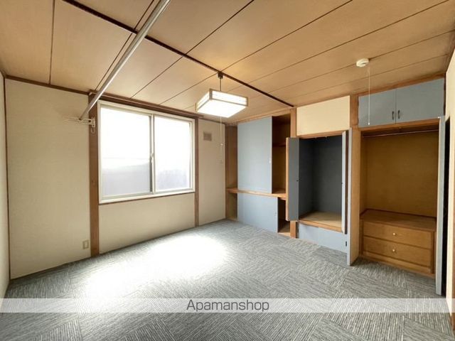 日乃出町10番1棟3戸の内装写真