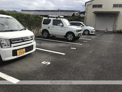 リュシオル石山[2DK/43.75m2]の駐車場5