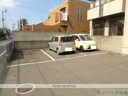 アピア古川北[2LDK/50.04m2]の駐車場