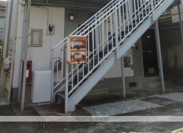 市川ハイツの玄関写真