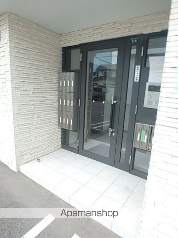 A BOND学園前C棟の玄関写真