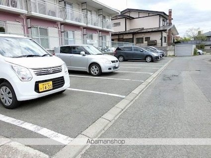 岩手県盛岡市前九年１丁目[1K/26.49m2]の駐車場1