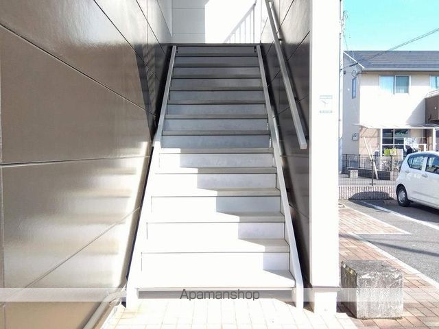 レオパレスHIROの玄関写真