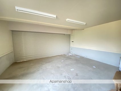 新田塚２丁目貸家[4LDK/239.14m2]の駐車場