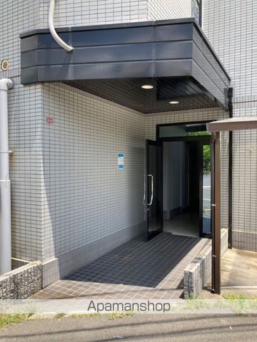 クリオコート高槻の玄関写真