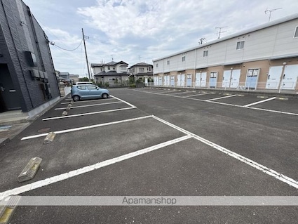 レオパレス四郎丸Ⅱ[1K/23.61m2]の駐車場2