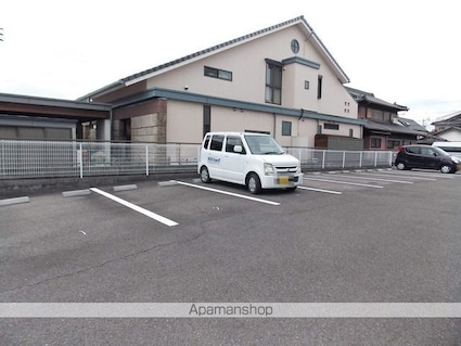 プランドールコート中央[1K/30.94m2]の駐車場