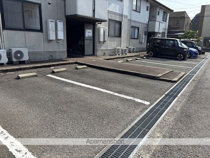 エヴァグリーン丸山　Ｂ棟[2DK/50.12m2]の駐車場