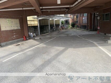 高原マンション[1K/17.67m2]の駐車場2