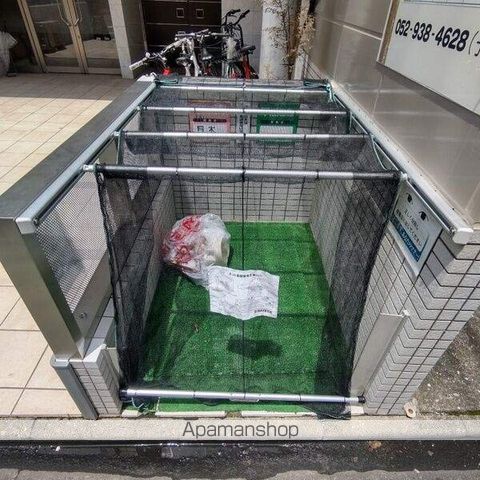 ライジング泉H・Mビルの玄関写真