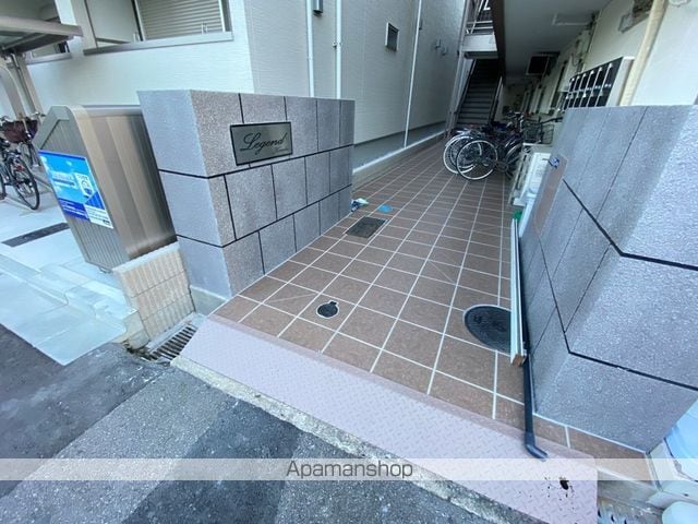 レジェンド小阪の玄関写真