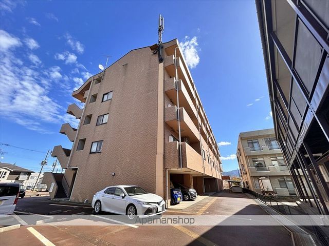 ロイヤルプレイス010の外観写真
