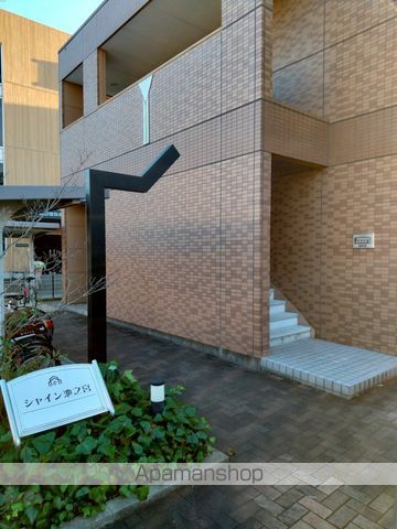 シャイン池之宮の玄関写真