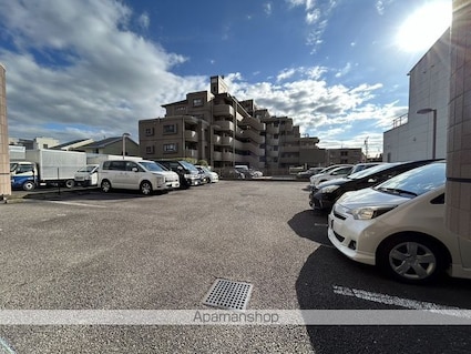 ステージＭ[2DK/56.7m2]の駐車場