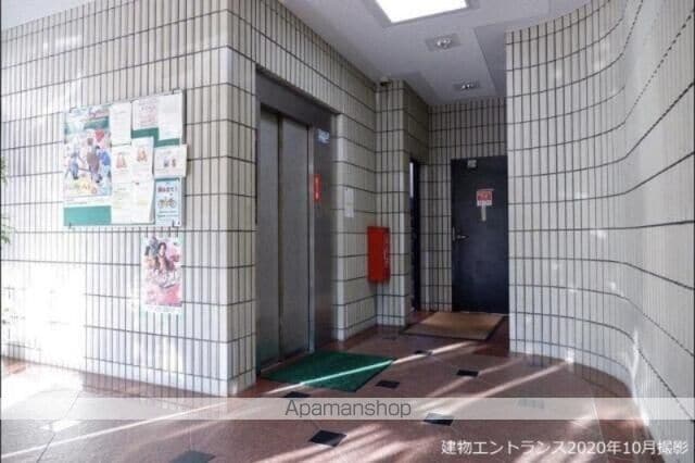 関寅ビル第2の玄関写真