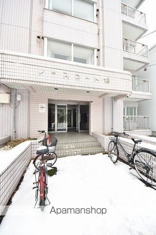 ノースコート18の玄関写真