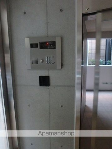 ベルフェリーク西小山の玄関写真