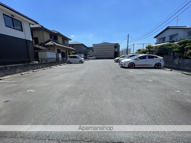 レオパレスポムール[1K/22.35m2]の駐車場1