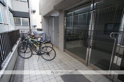 コスモリード四谷三丁目（旧モンセラート四谷）[1R/18.65m2]のエントランス