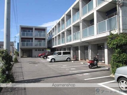 メゾン鷹子[3LDK/102.61m2]の駐車場2