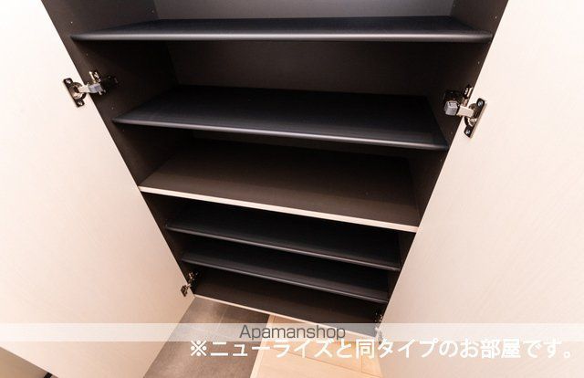 グラッシュフル Bの内装写真