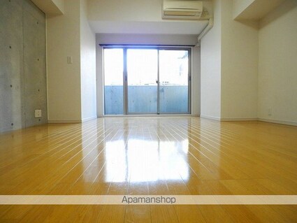 ユニロイヤル九段南[1K/40.09m2]のリビング・居間