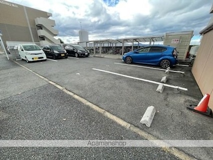 ブエナビスタ南草津[1K/26.6m2]の駐車場