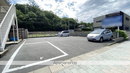 ペーシュ２[2LDK/49.25m2]の駐車場