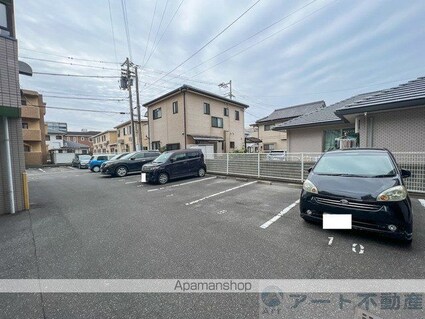 ハピネスイン１[1R/27.5m2]の駐車場1