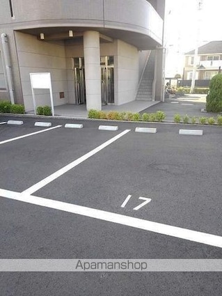 マルベル宇多津[1K/27.77m2]の駐車場1