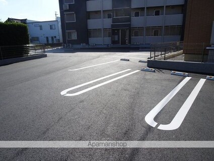 カーサ・ディ・ピーノ[1LDK/42m2]の駐車場