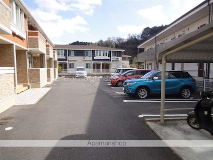 シエルトゥールＭ．Ｋ．三雲[1LDK/45.77m2]の駐車場4