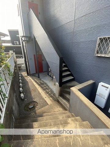 メゾン前原駅南の玄関写真