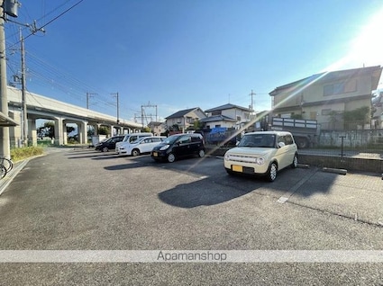 レオパレスブルーレイク唐崎[1K/20.28m2]の駐車場1