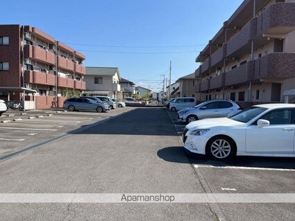 ＦｉｅｌｄⅡ[2LDK/63.17m2]の駐車場