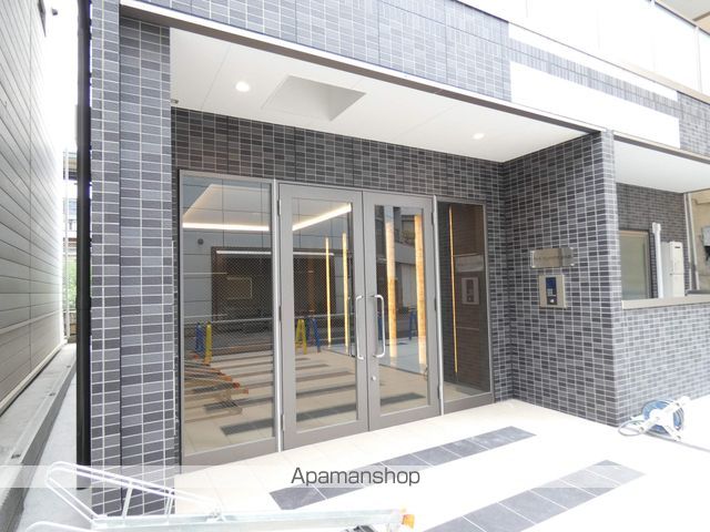 セレブ森小路駅前の玄関写真