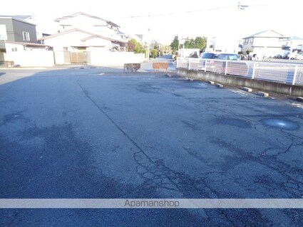 ハピネス湊高台Ａ棟[3DK/58.8m2]の駐車場1