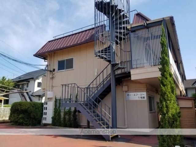 オーエフジイ1号館の外観写真