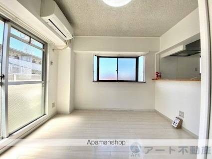 アルト雄郡　西棟[1R/22.9m2]のリビング・居間