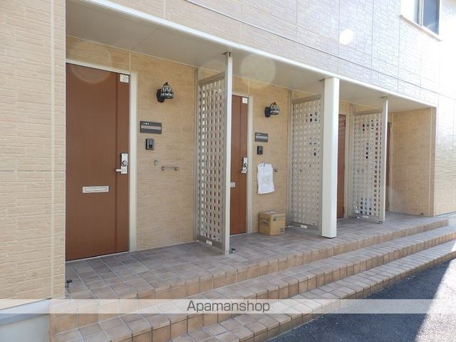 ルシアンローズ B棟の玄関写真