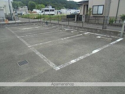 レオパレスクレセント[1K/23.18m2]の駐車場