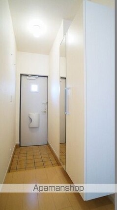 クレメント・リヴァー　Ａ棟[1R/32.9m2]の玄関