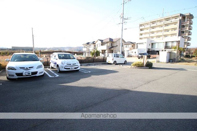 広島県福山市南今津町[1LDK/42.8m2]の駐車場2