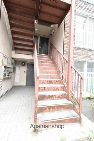 ローヤルハイツ中の島の玄関写真